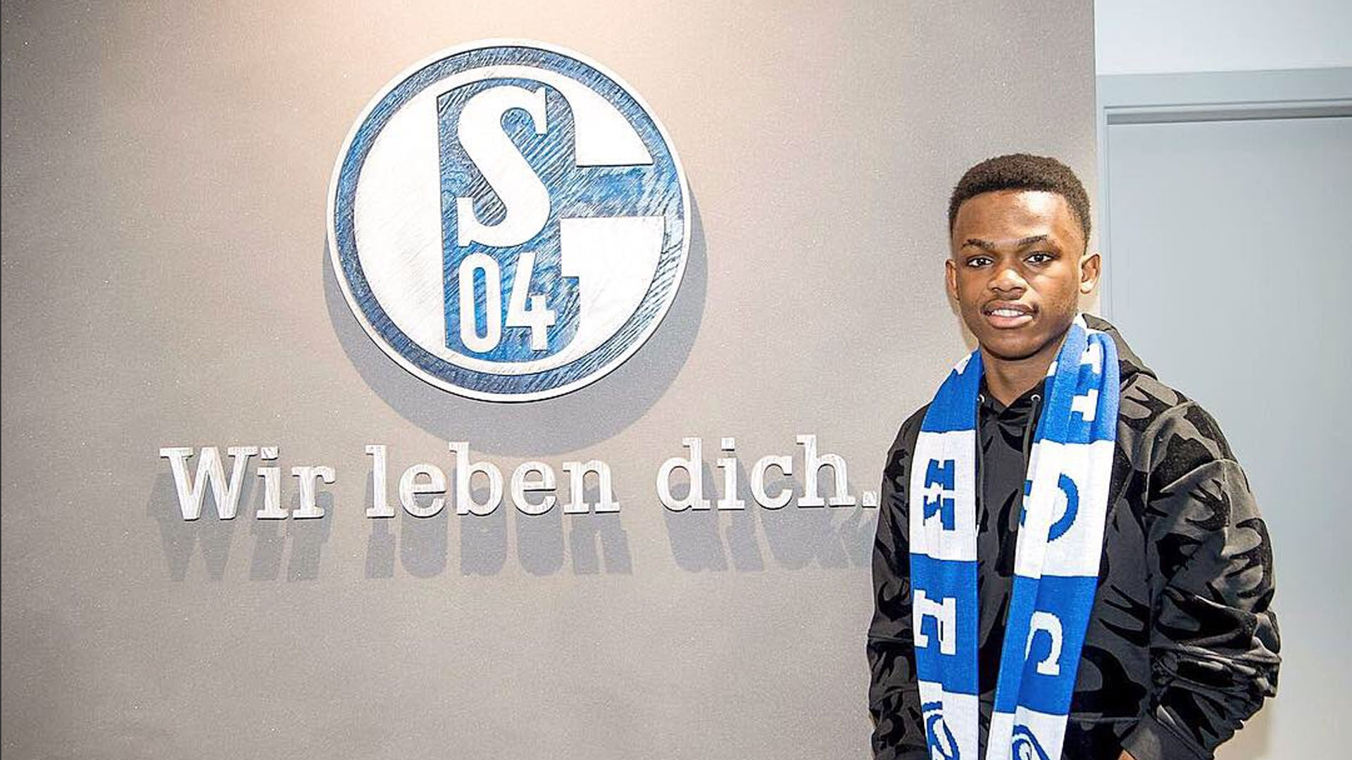 赛中与卡塔 赛中与卡塔